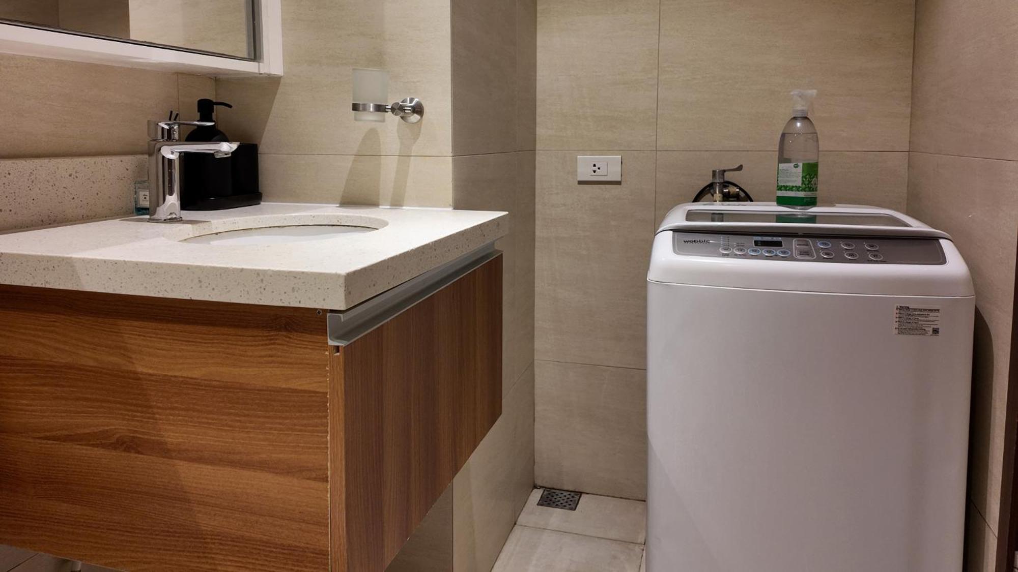 Dominiks Stylish Resort Gem Ocean View Pool Queen Bed At Tambuli 8 Floor Fast Wifi Мактан Екстер'єр фото