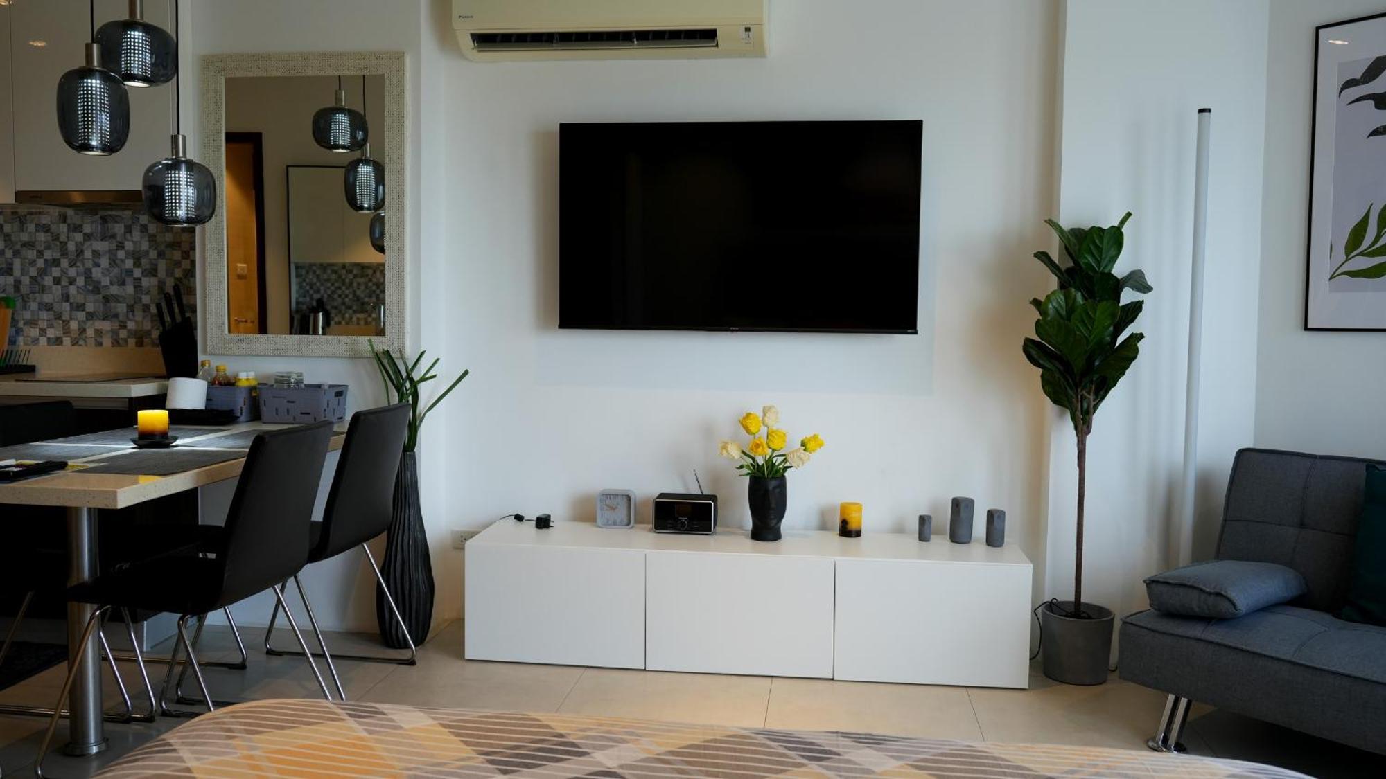 Dominiks Stylish Resort Gem Ocean View Pool Queen Bed At Tambuli 8 Floor Fast Wifi Мактан Екстер'єр фото